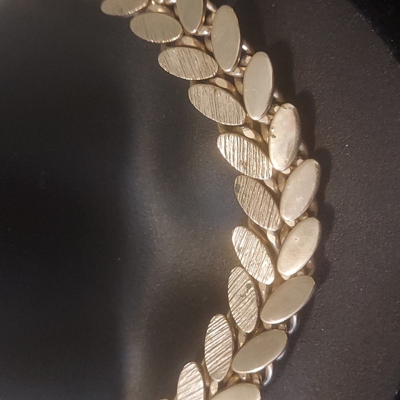 Silvertone Double Leaf Choker #203 - Picture 5 of 6